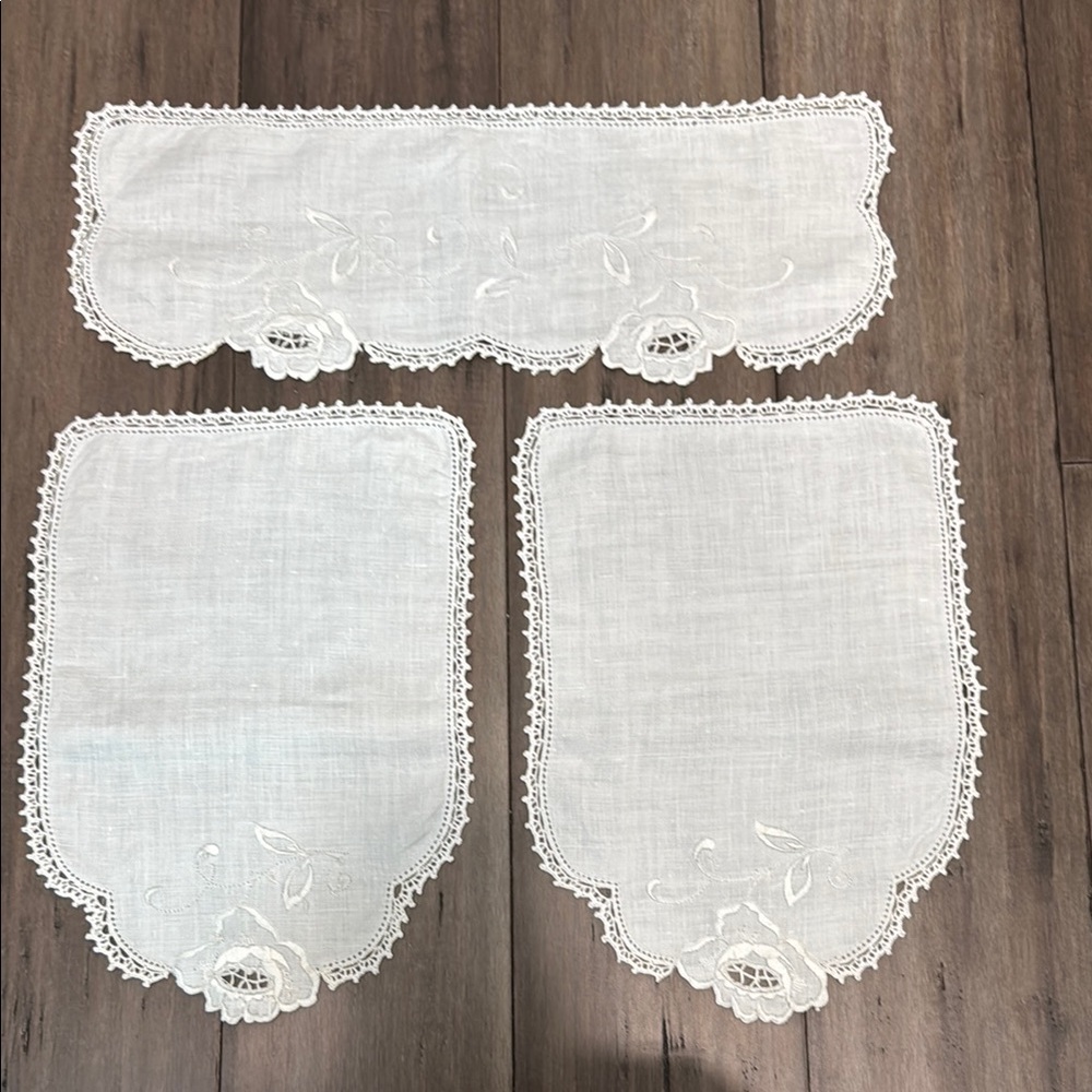 Antique Edwardian handmade Elegant White Lace Doilies Set table shelf‎